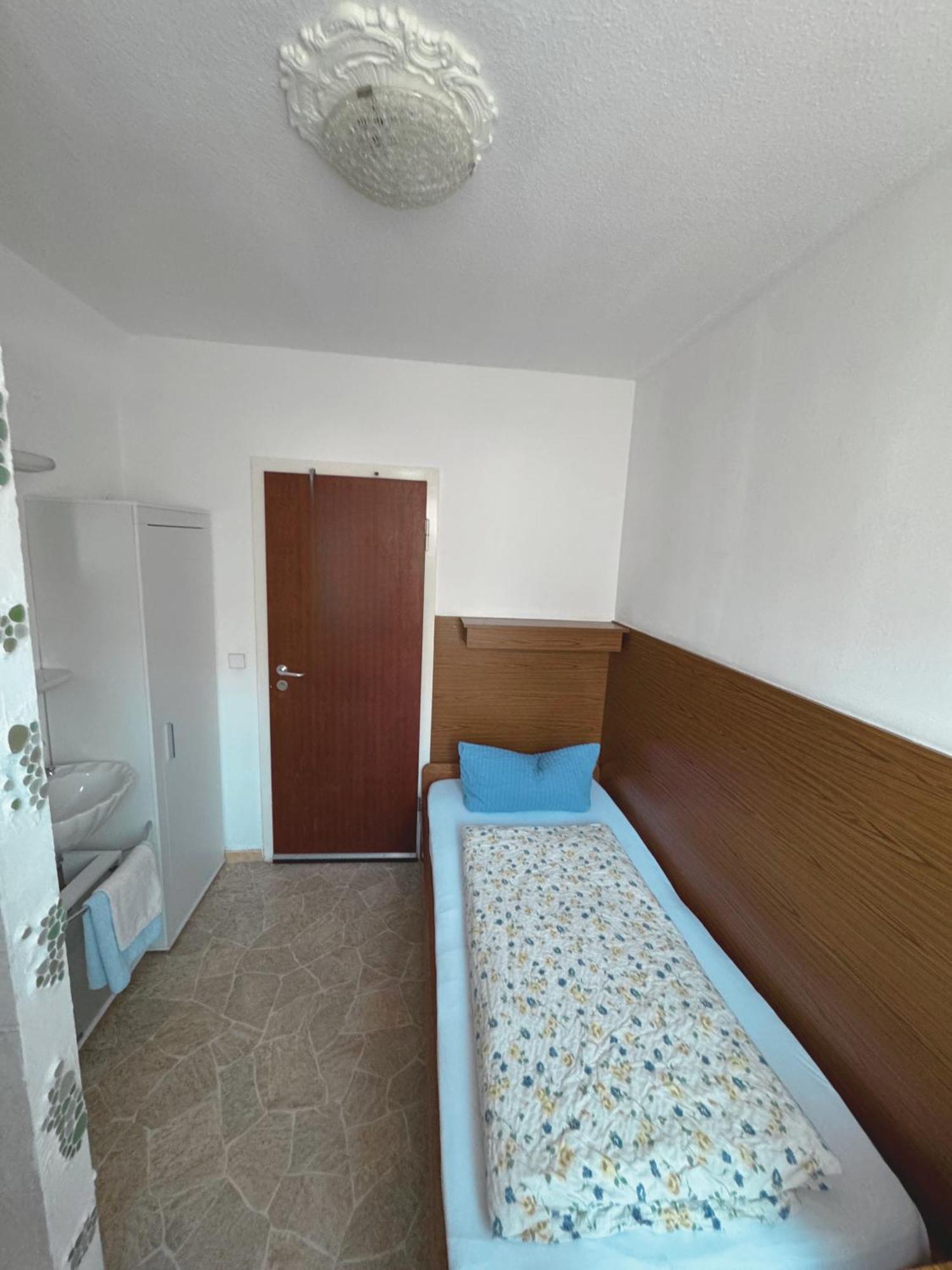 Hostel Heinzelmaennchen Koln Bagian luar foto