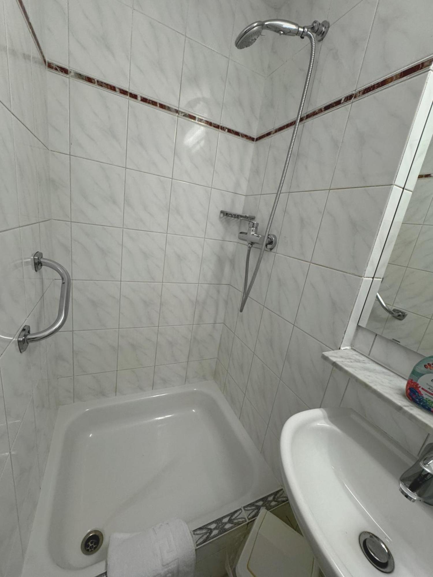 Hostel Heinzelmaennchen Koln Bagian luar foto