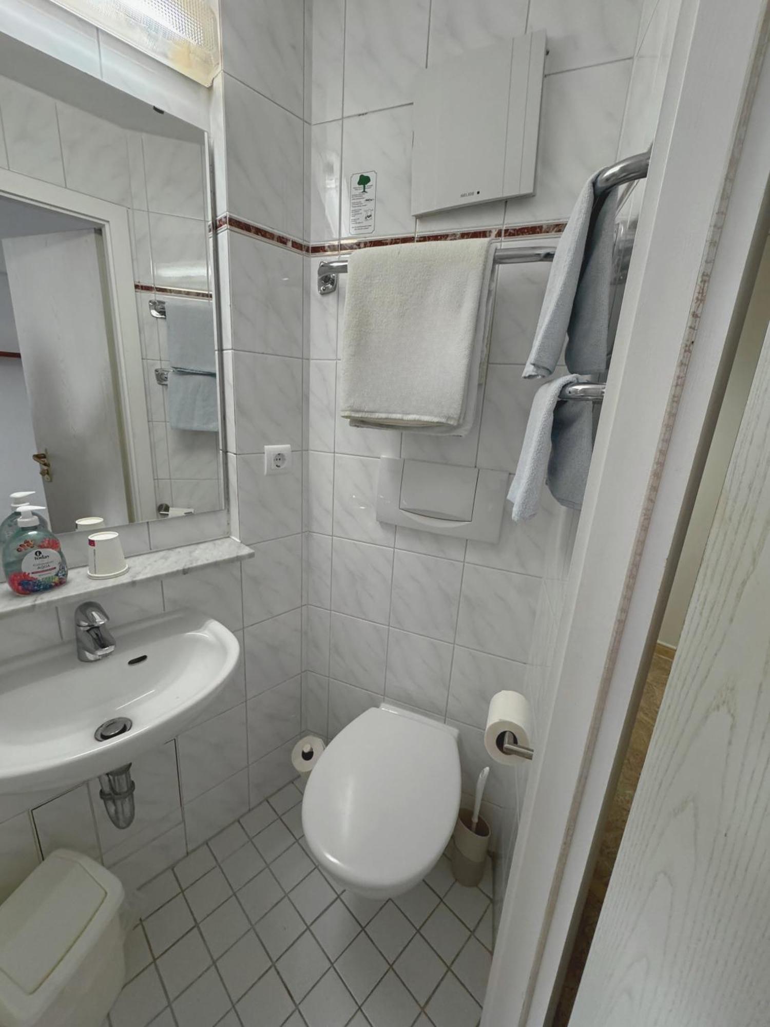 Hostel Heinzelmaennchen Koln Bagian luar foto