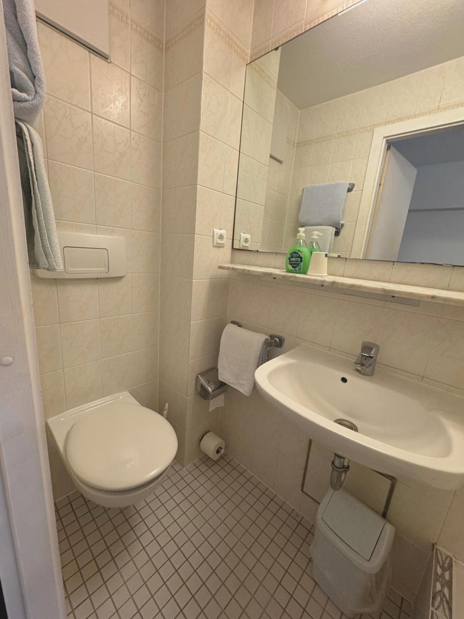 Hostel Heinzelmaennchen Koln Bagian luar foto