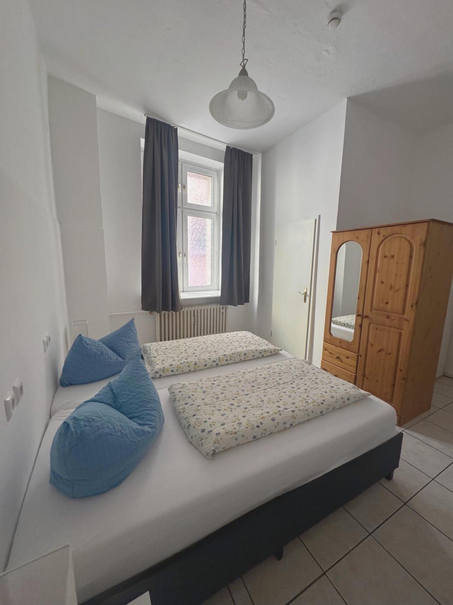 Hostel Heinzelmaennchen Koln Bagian luar foto