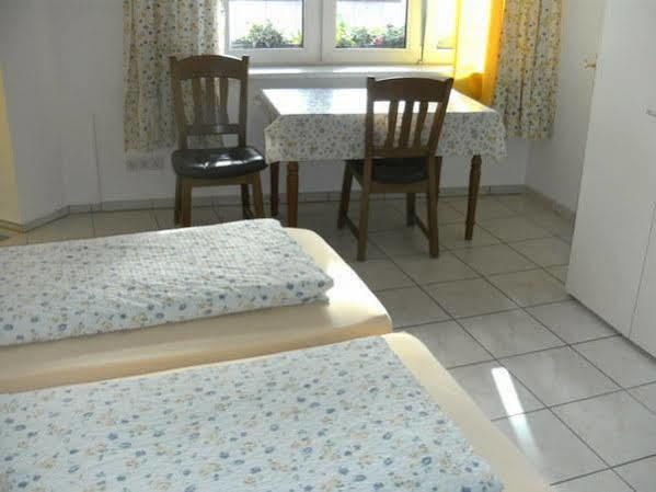 Hostel Heinzelmaennchen Koln Bagian luar foto